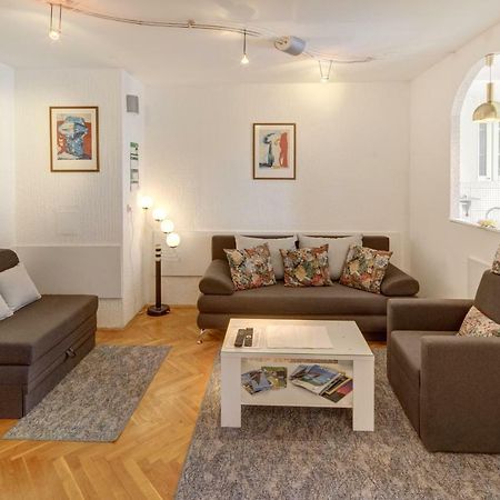 Apartman Осиек Екстериор снимка