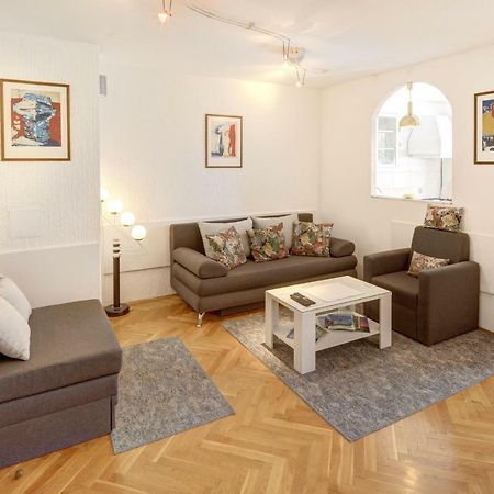 Apartman Осиек Екстериор снимка
