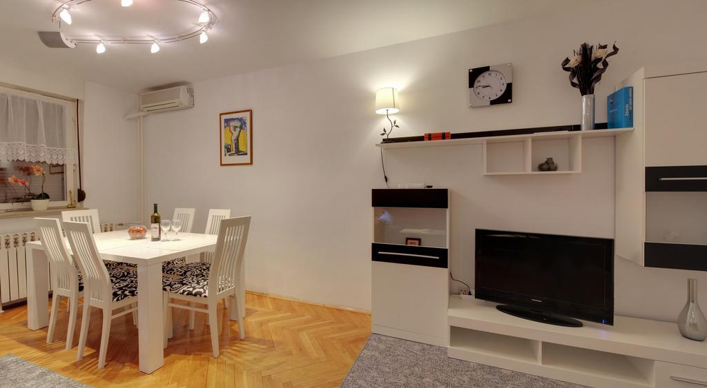 Apartman Осиек Стая снимка