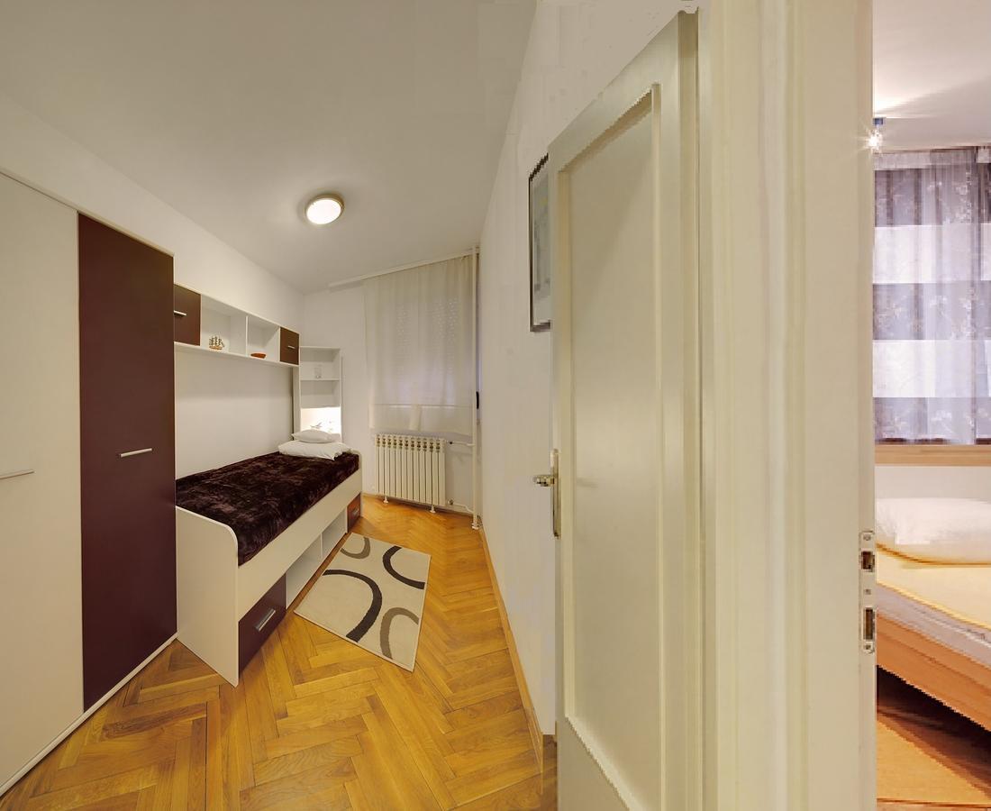 Apartman Осиек Екстериор снимка