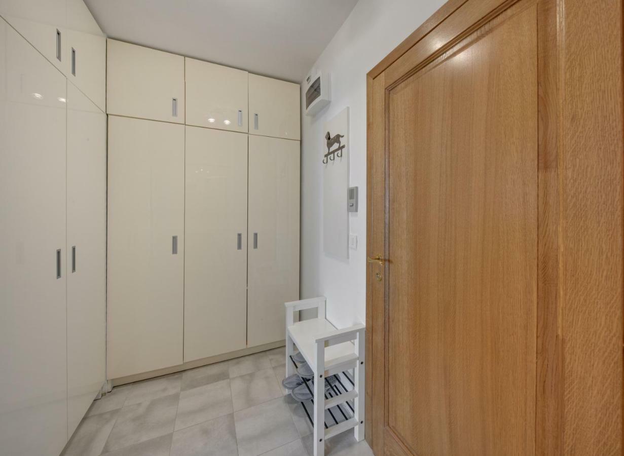 Apartman Осиек Екстериор снимка