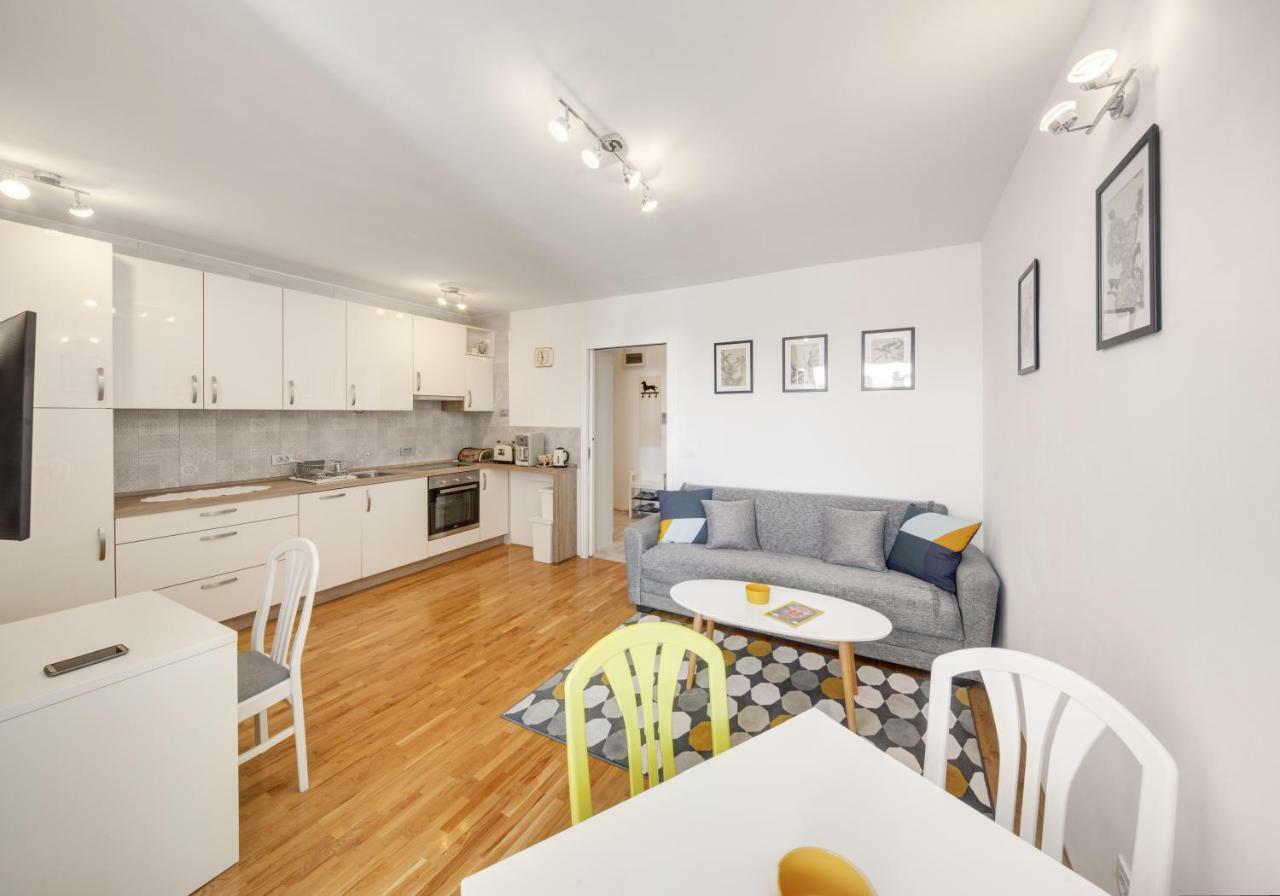 Apartman Осиек Екстериор снимка