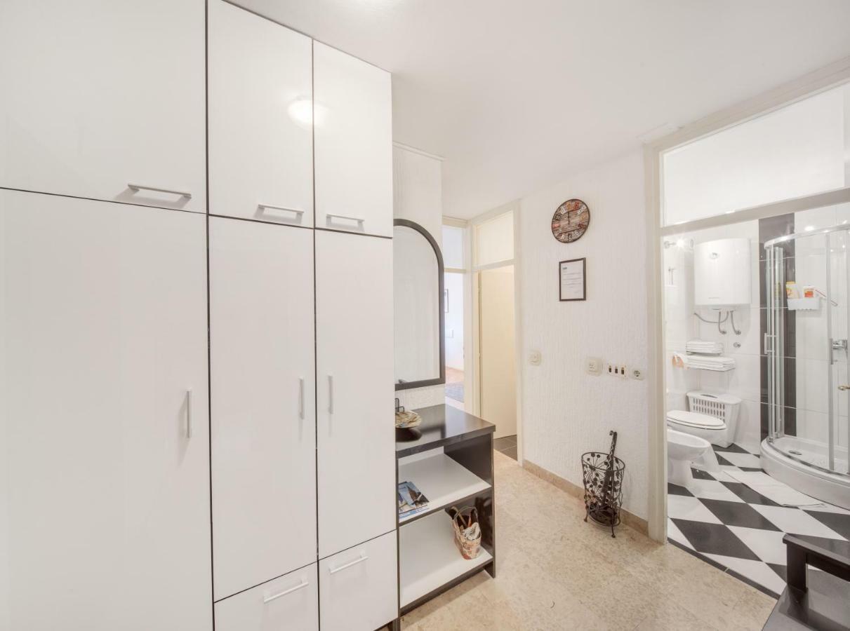 Apartman Осиек Екстериор снимка