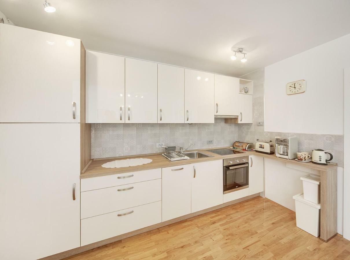 Apartman Осиек Екстериор снимка