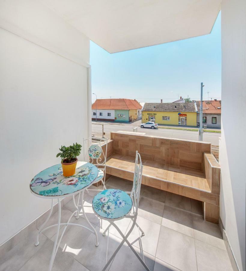 Apartman Осиек Екстериор снимка
